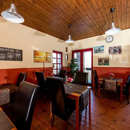 Natali Vendeghaz Es Etterem Matra 3*