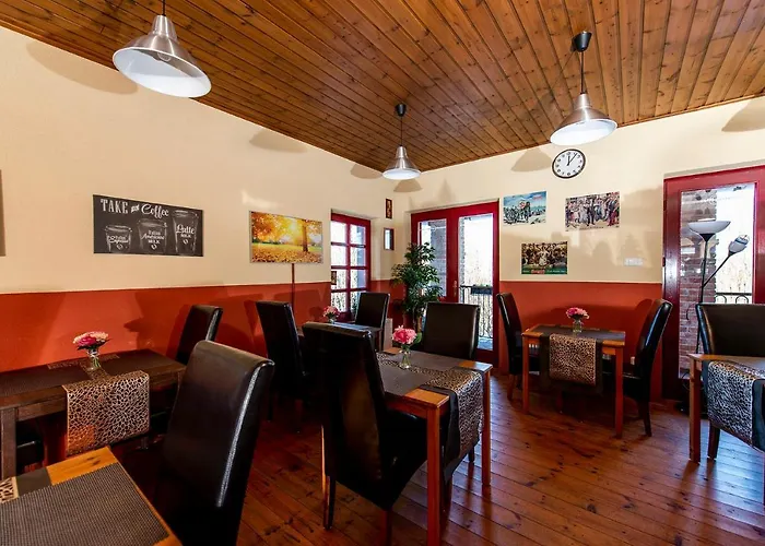 Natali Vendeghaz Es Etterem Matra 3*